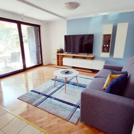 In Mit Terrasse, Garten Und Grill Apartment
