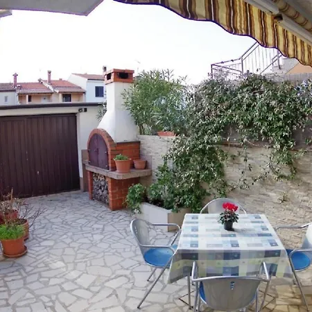 In Mit Terrasse, Garten Und Grill Apartment Pula