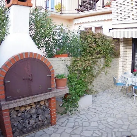 In Mit Terrasse, Garten Und Grill *
